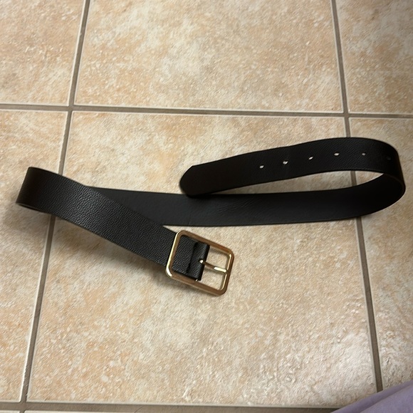 Black gold square buckle belt - 5 for $25 for items marked with ⭐️ - Picture 1 of 6